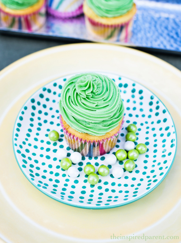 Irish Cream Frosted Cupcakes | theinspiredparent.com