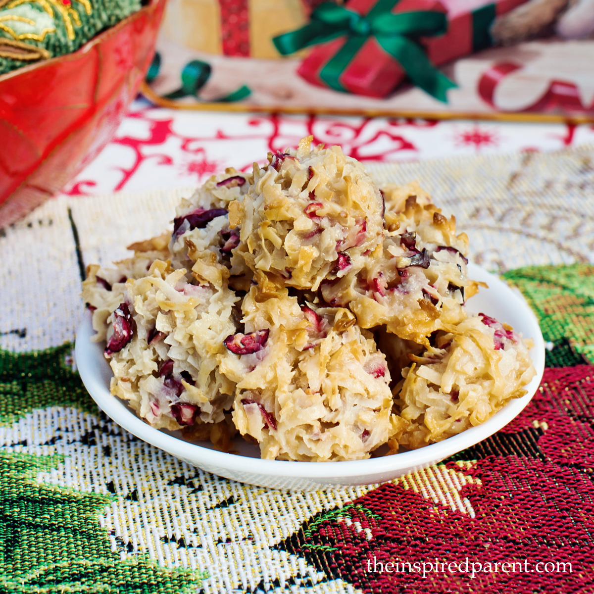 Cranberry Chocolate Chip Macaroons | theinspiredparent.com